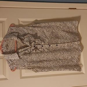 Sleeveless Tahari Blouse. Size Large.